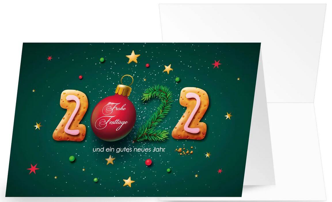 Grüne Weihnachts- und Neujahrskarte mit Jahreszahl 2022 aus Lebkuchen, Kugel und Zweig