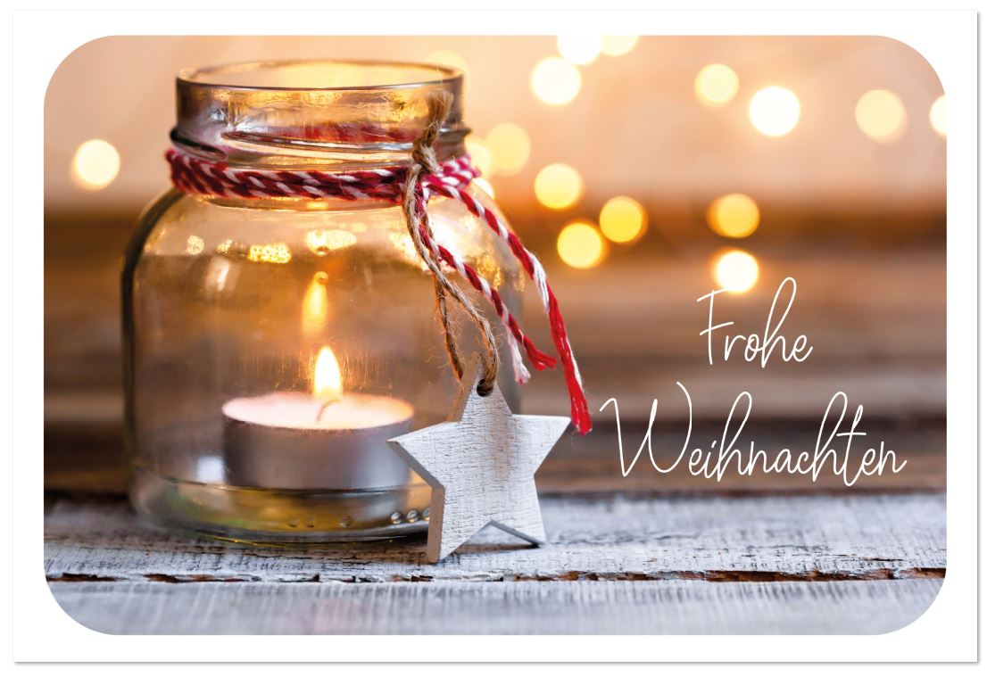 Klassische Weihnachtskarte mit "Frohe Weihnachten" und brennendem Teelicht im Glas