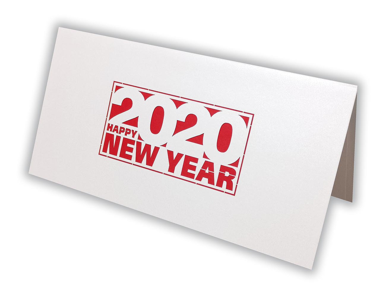 Neujahrskarte Happy New Year aus weißem Metallic-Karton mit Laserstanzung 2020 und rotem Einlegeblatt