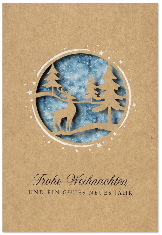 Naturbraune Weihnachtskarte mit Hirsch und Tannenbäumen in filigraner Laserstanzung