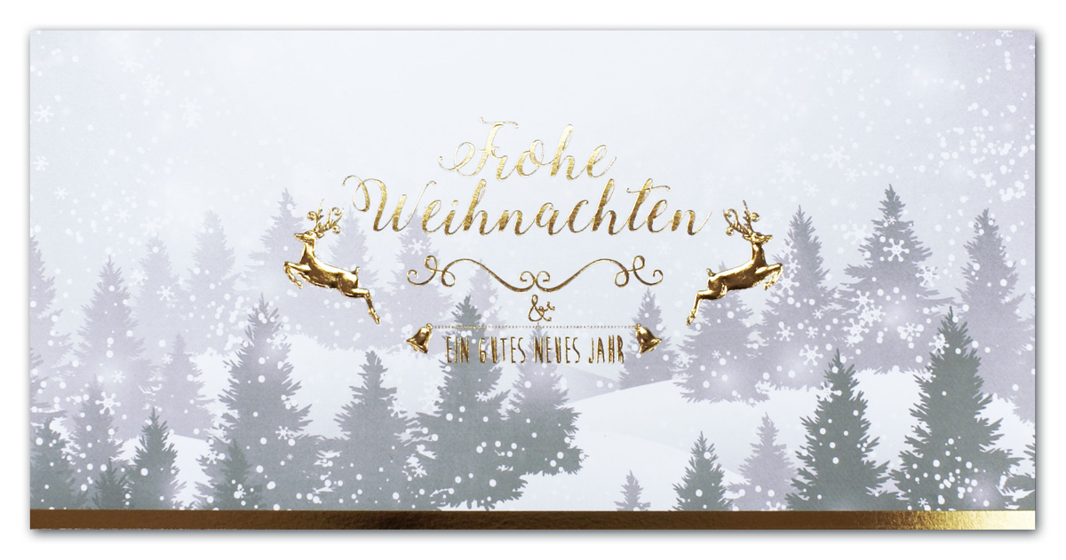 Weihnachtskarte mit verschneitem Wald im Winter und Frohe Weihnachten in gold