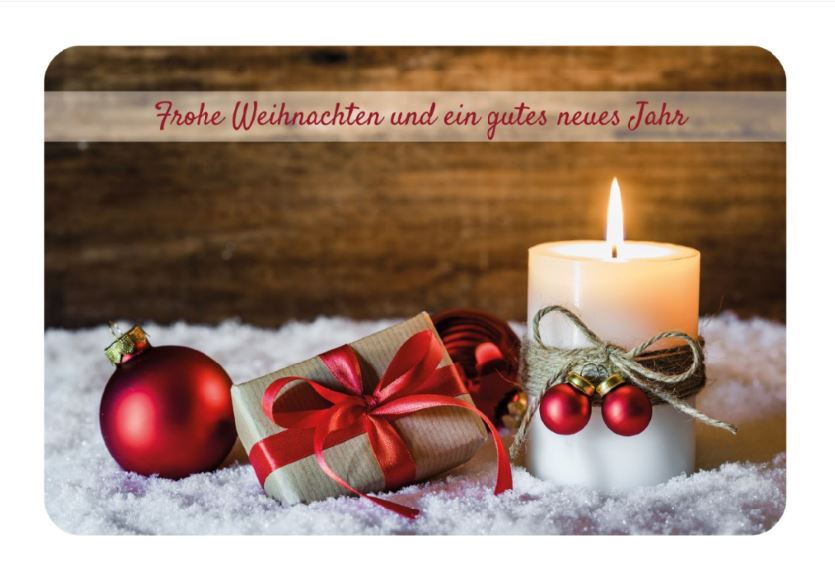 Stimmungsvolle Weihnachtskarte im klassischen Design mit Weihnachtsgruß und brennender Kerze