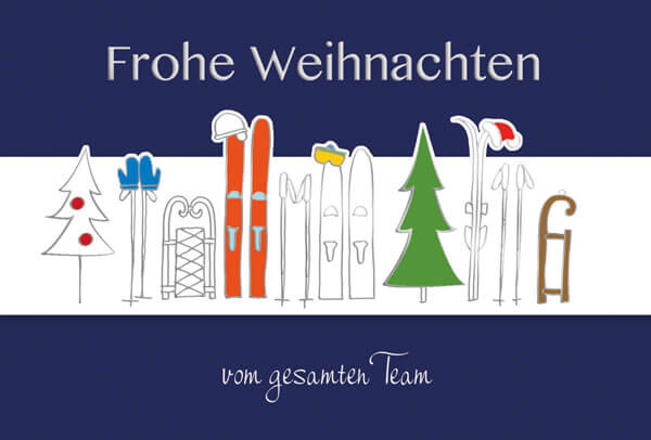 Firmenweihnachtskarte mit Ski, Schlitten und Skistöcken mit Grüßen vom Team