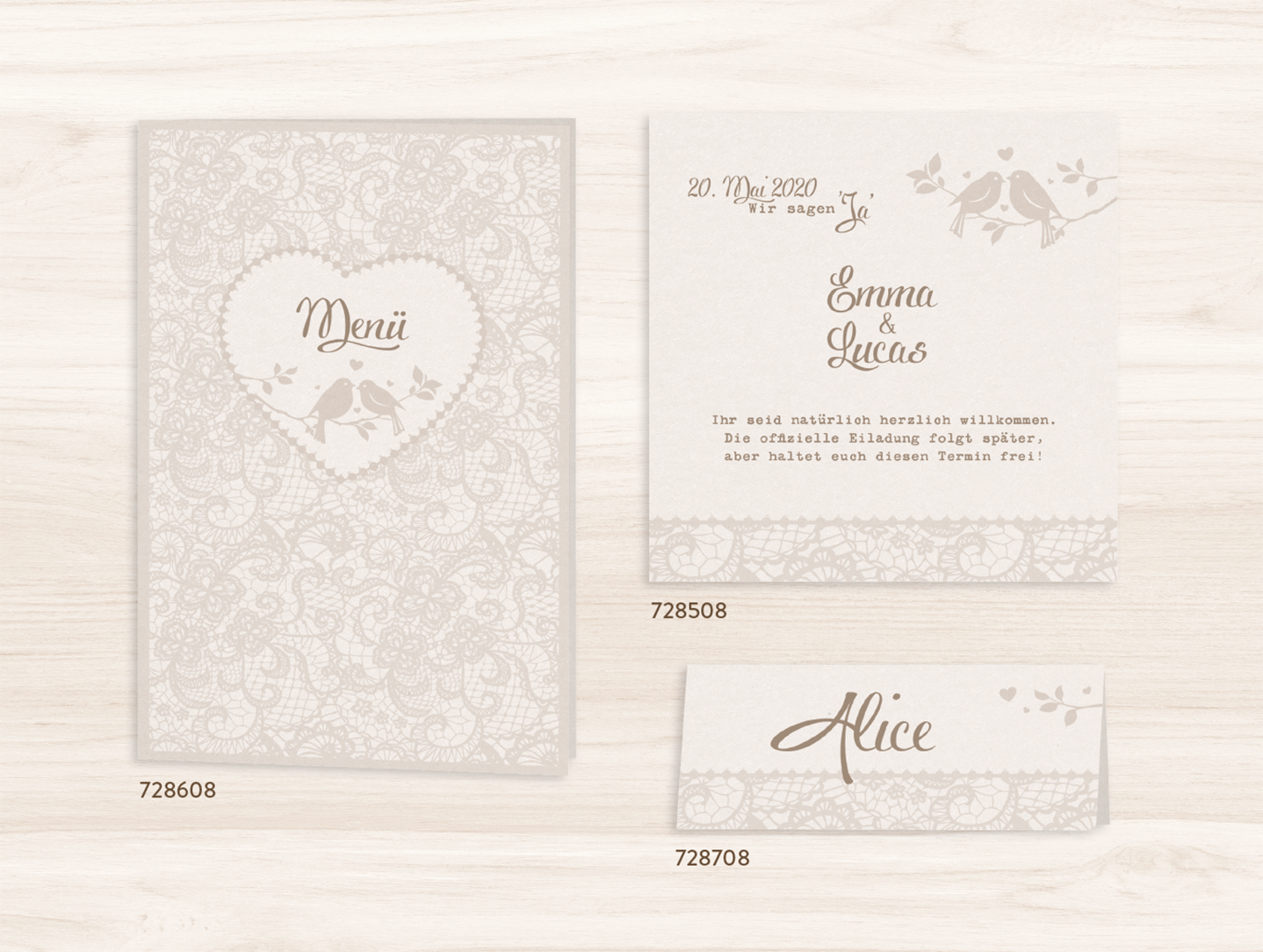 Set aus Menükarte, Save-the-Date Karte und Tischkarte auf Perlmuttkarton mit Ornament und Vögeln