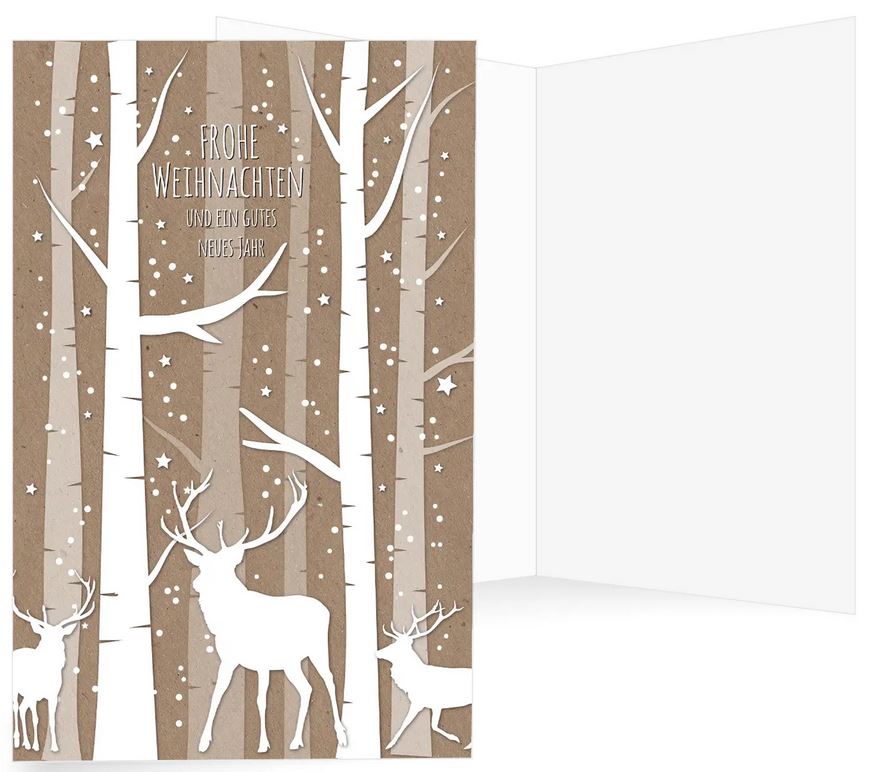 Märchenhafte Weihnachtskarte mit prächtigen Hirschen im verschneiten Winterwald