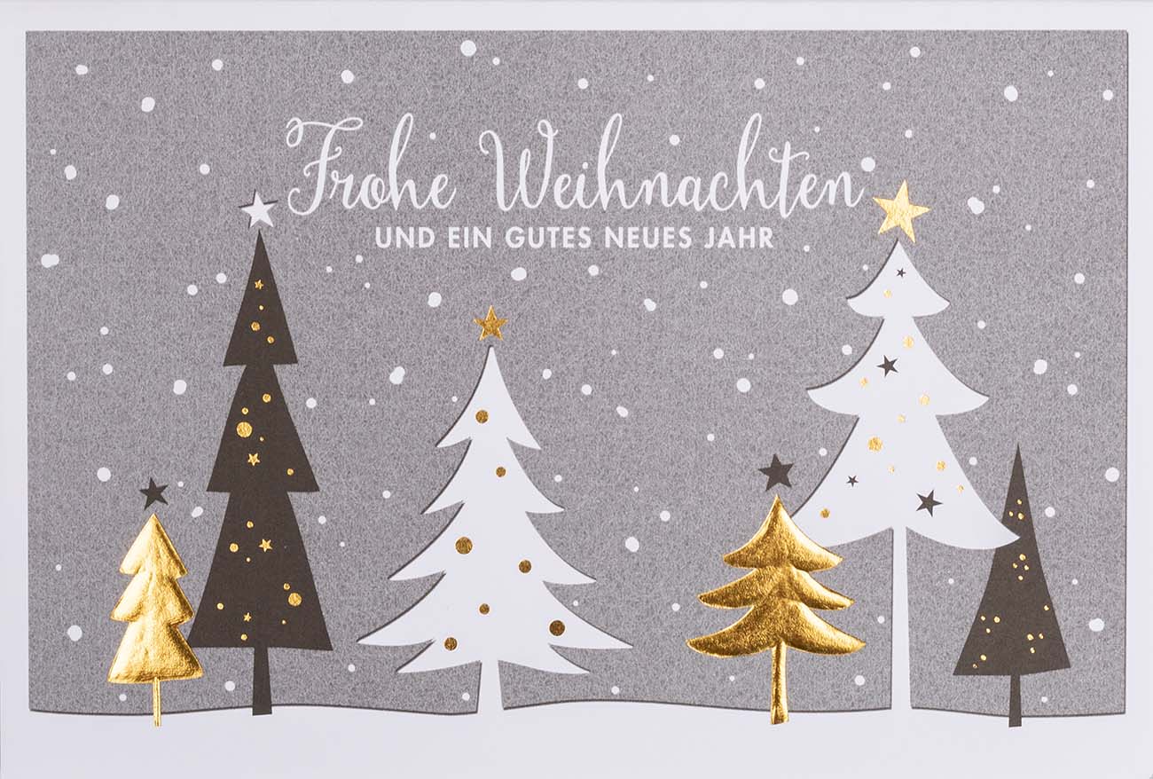 Weihnachtskarte mit Weihnachtsgruß, Tannenbäumen und Schneeflocken grau, schwarz, gold