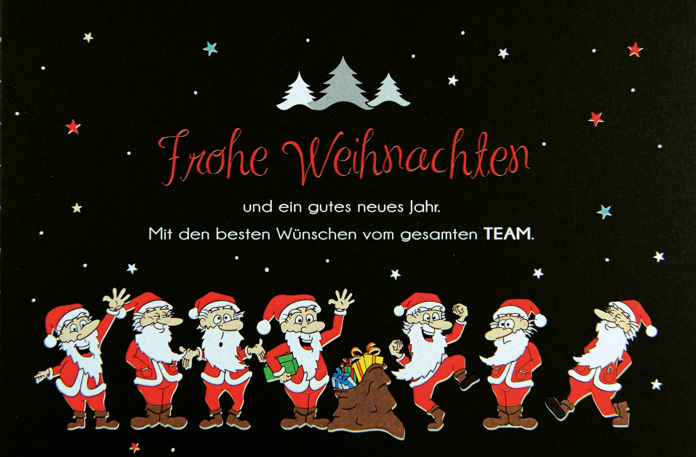 Lustige Team-Weihnachtskarte mit Weihnachtsmännern in schwarz und weißem Falteinleger innen