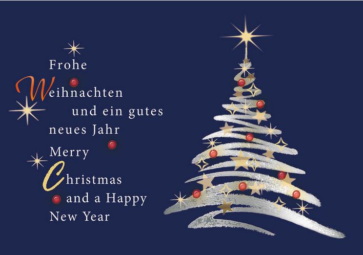 Blaue Weihnachtskarte mit deutsch-englischem Weihnachtsgruß und festlich geschmücktem Baum