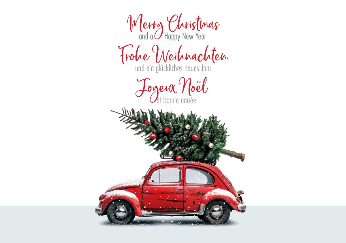 Internationale Weihnachtskarte mit Weihnachtsbaum auf dem Dach eines roten Flitzers