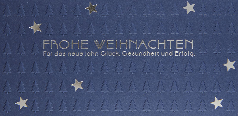 Nachtblaue Spenden-Weihnachtskarte mit Weihnachtsbäumen und Text