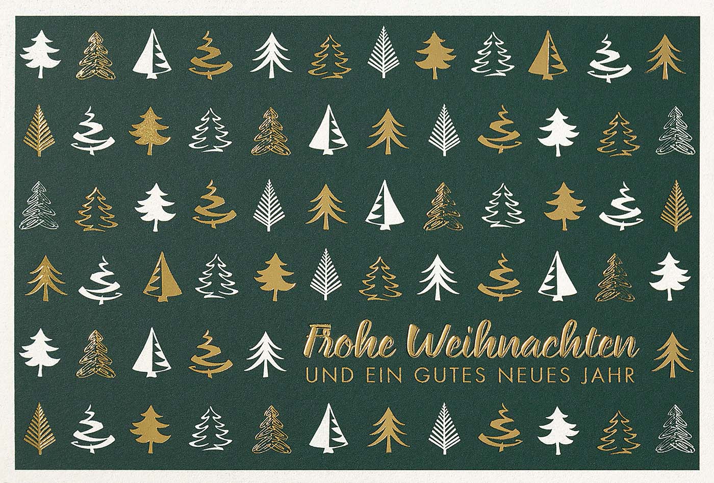 Klassische Weihnachtskarte mit dunkelgrünem Flächendruck und stilisierte Tannenbäume in Goldfolienprägung und weiß