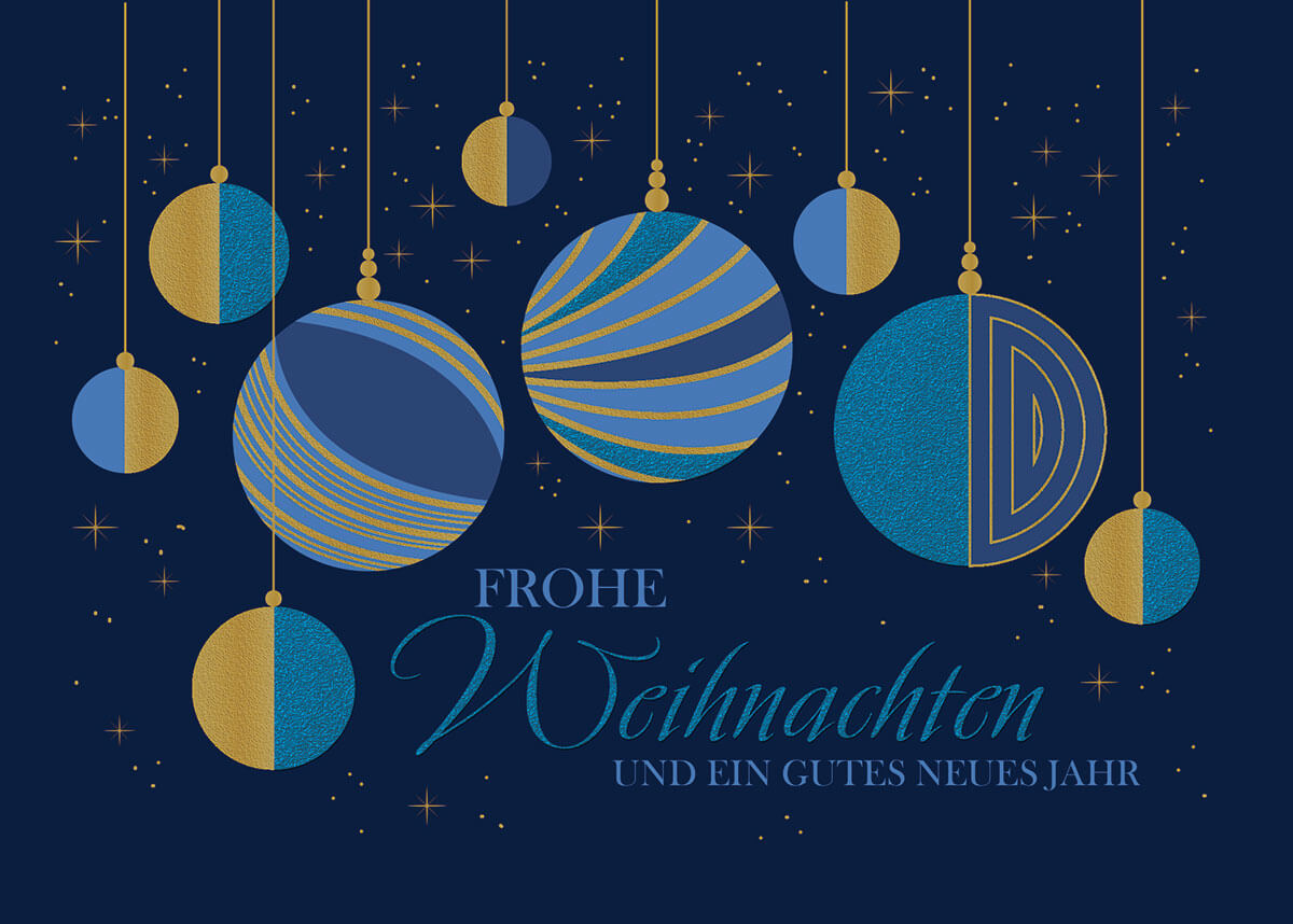 Blaue Weihnachtskarte mit hängenden Baumkugeln und Weihnachtsgruß