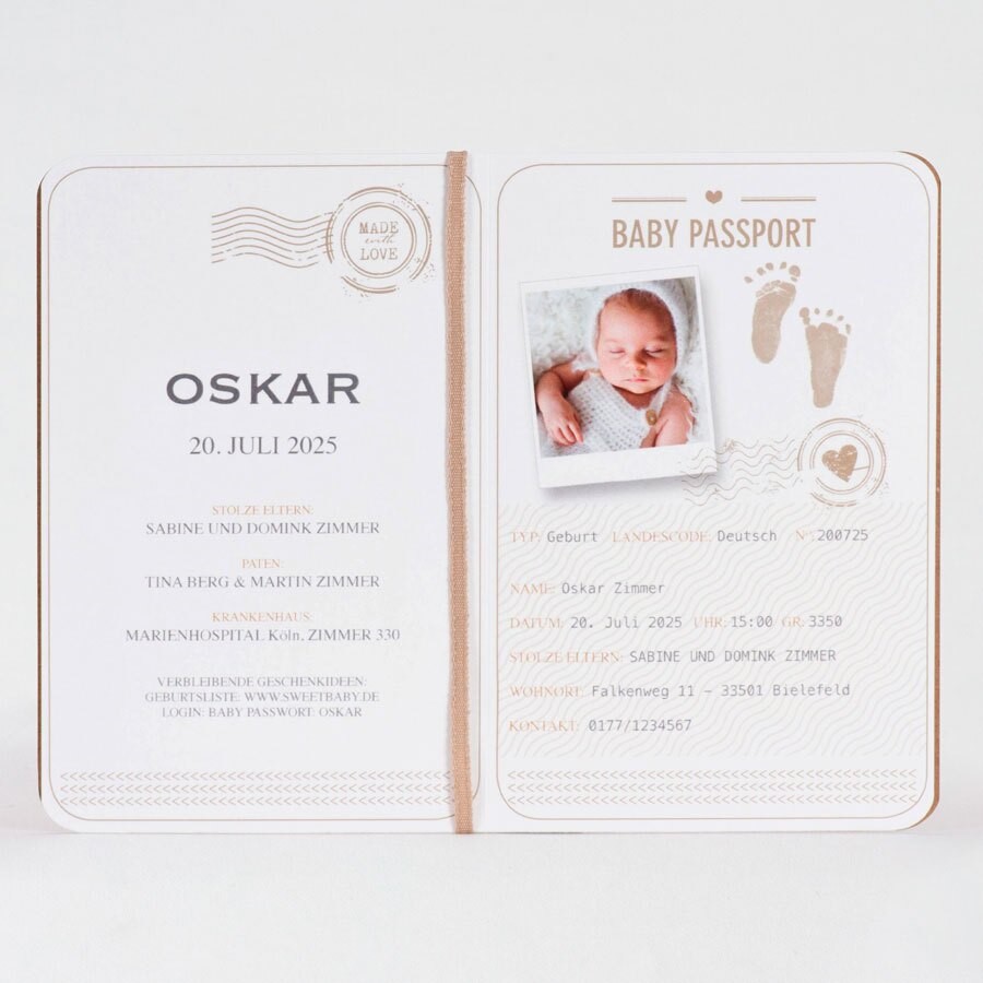 Innenseiten des Baby-Passportes mit vielen Detailangaben zum Neugeborenen und Foto