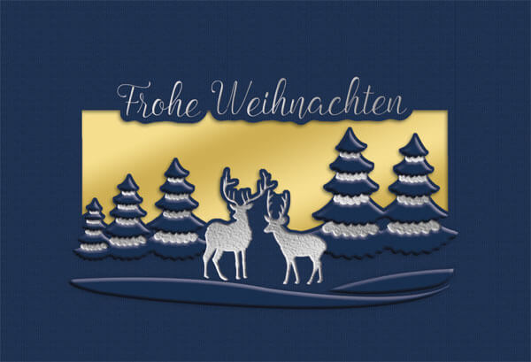 Dunkelblaue Weihnachtskarte mit Stanzung von Hirschen und Bäumen, inkl. Einleger gold