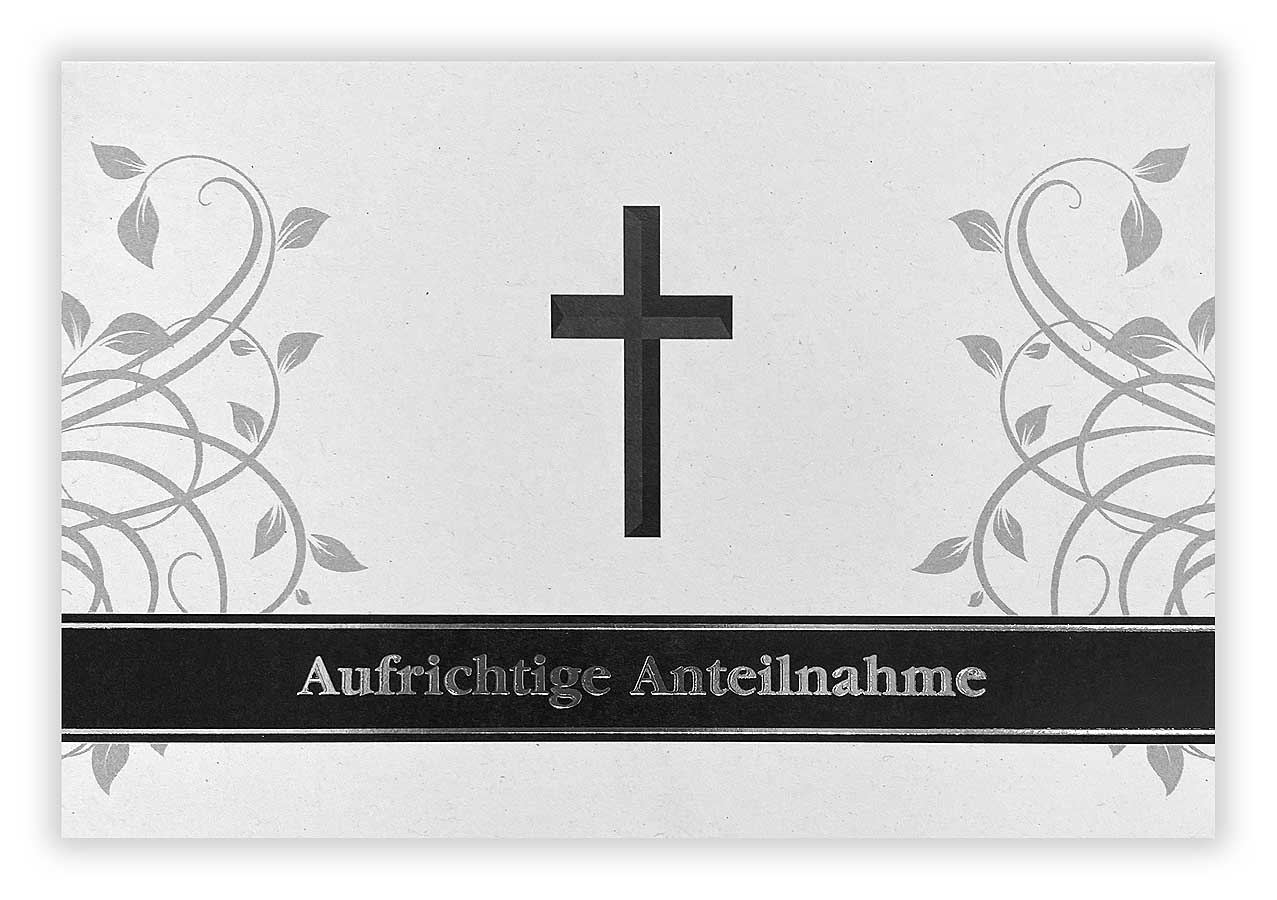 Beileidsgrußkarte mit schwarzem Kreuz, Blätter-Ornament und Aufrichtige Anteilnahme