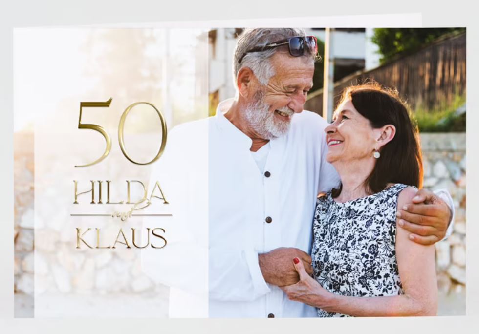 Weiße Einladungskarte zur Goldenen Hochzeit mit Goldfolienprägung und eigenem Foto