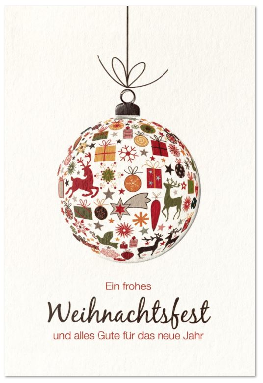 Klassische Weihnachtskarte mit Weihnachtsgruß und hängender Christbaumkugel im Hochformat