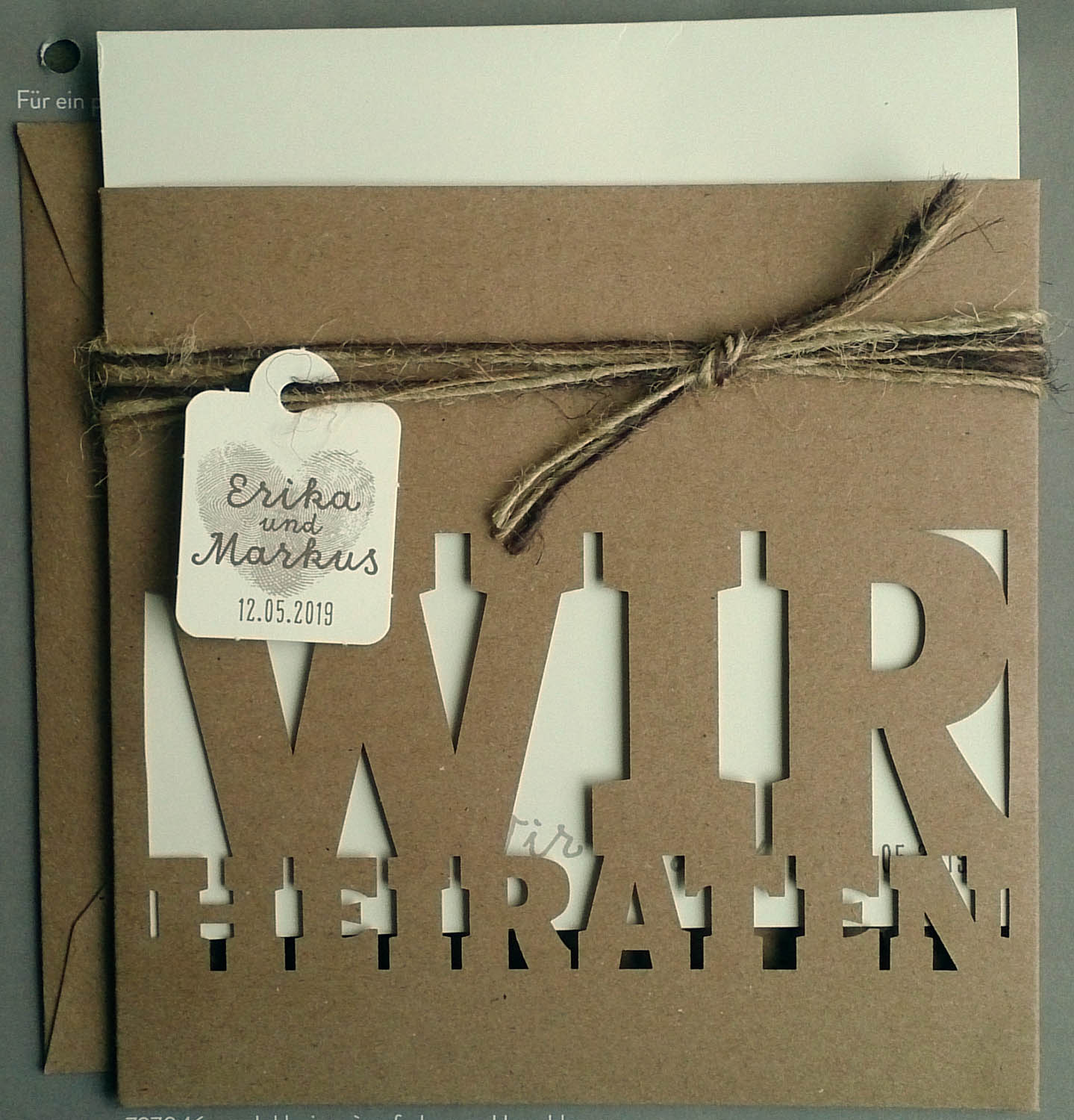 Hochzeitskarte aus Packpapier Kraftkarton Einstecktasche und creme Falt-Einlegeblatt mit Mustertext