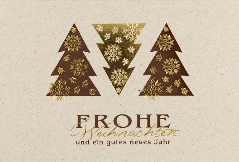 Naturbraune Weihnachtskarte mit kupfer- und goldfarbenen Weihnachtsbäumen sowie Weihnachtsgruß