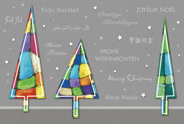 Internationale Weihnachtskarte mit Gruß in mehreren Sprachen und bunt bedruckten Tannenbäumen
