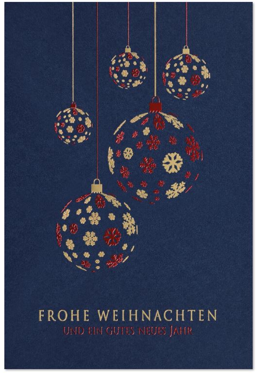 Blaue Weihnachtskarte mit hängenden Weihnachtskugeln und Weihnachtsgruß in gold und rot