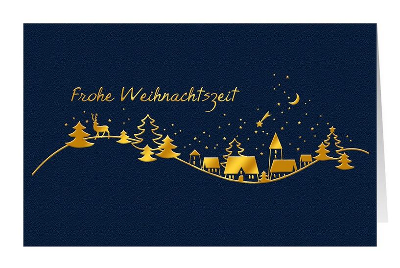 Nachtblaue Weihnahtskarte mit kleinem Dorf zwischen sanften Hügeln und "Frohe Weihnachtszeit"