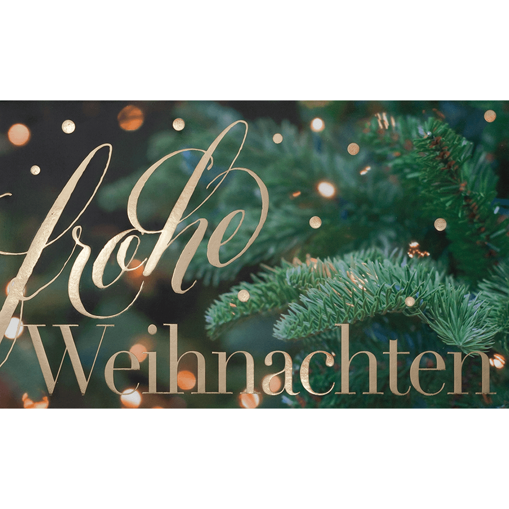 Weihnachtskarte mit goldenem Weihnachtsgruß und grünen Tannenzweigen im Hintergrund