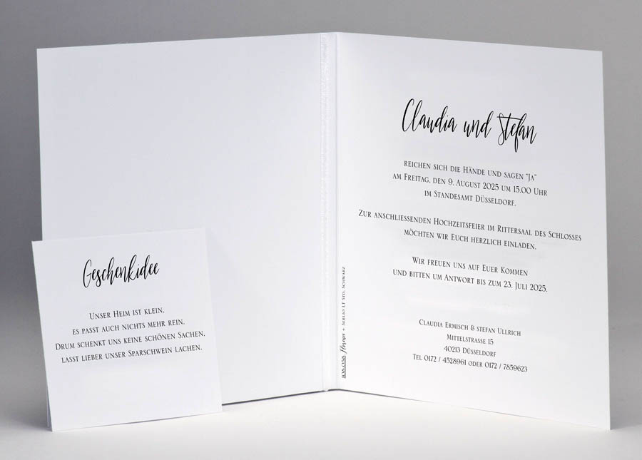 Hochzeitskarte schwarz-weiß mit Innenansicht und Beispieldruck für eine Einladung zur Hochzeit