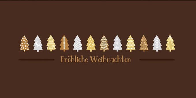 Dunkelbraune Weihnachtskarte im DIN lang Format mit kleinen Bäumchen und Weihnachtsgruß