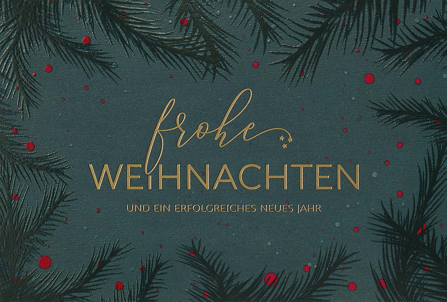 Tannengrüne Weihnachtskarte mit partieller Glanzlackierung "Tannenwedel" und Schriftzug in Goldfolienprägung