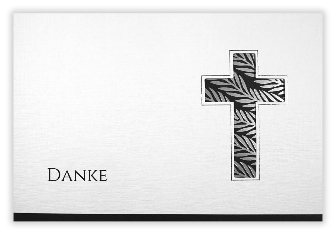 Trauer-Dankkarte mit zarter Leinenstruktur, gestanztem Kreuz und schwarzem Einlegeblatt mit Silberprägung Palmwedeln