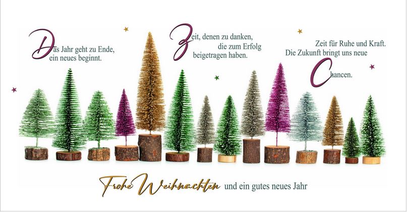 Originelle Firmenweihnachtskarte mit Modellbäumen auf Holzscheiben und geschäftlichen Grüßen