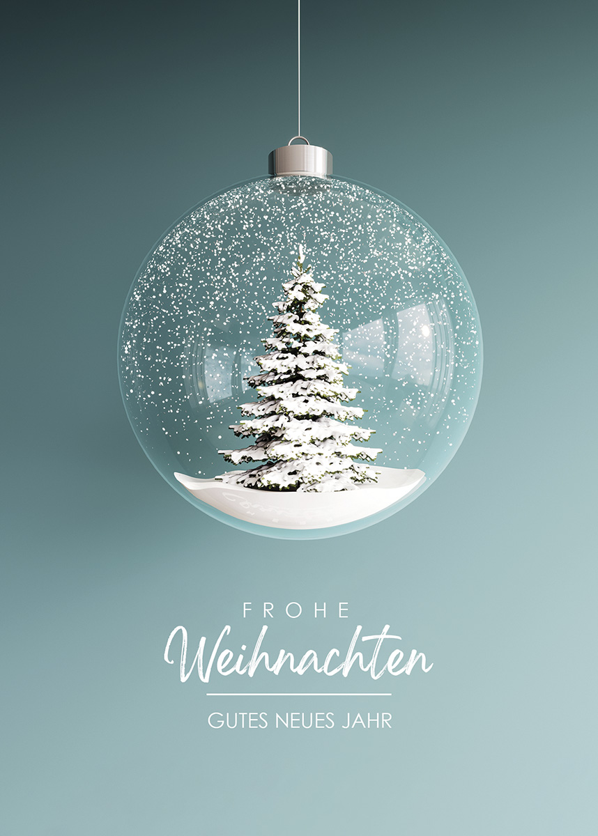 Winterliche Weihnachtskarte mit verschneiter Tanne in hängender Kugel und Weihnachtsgruß