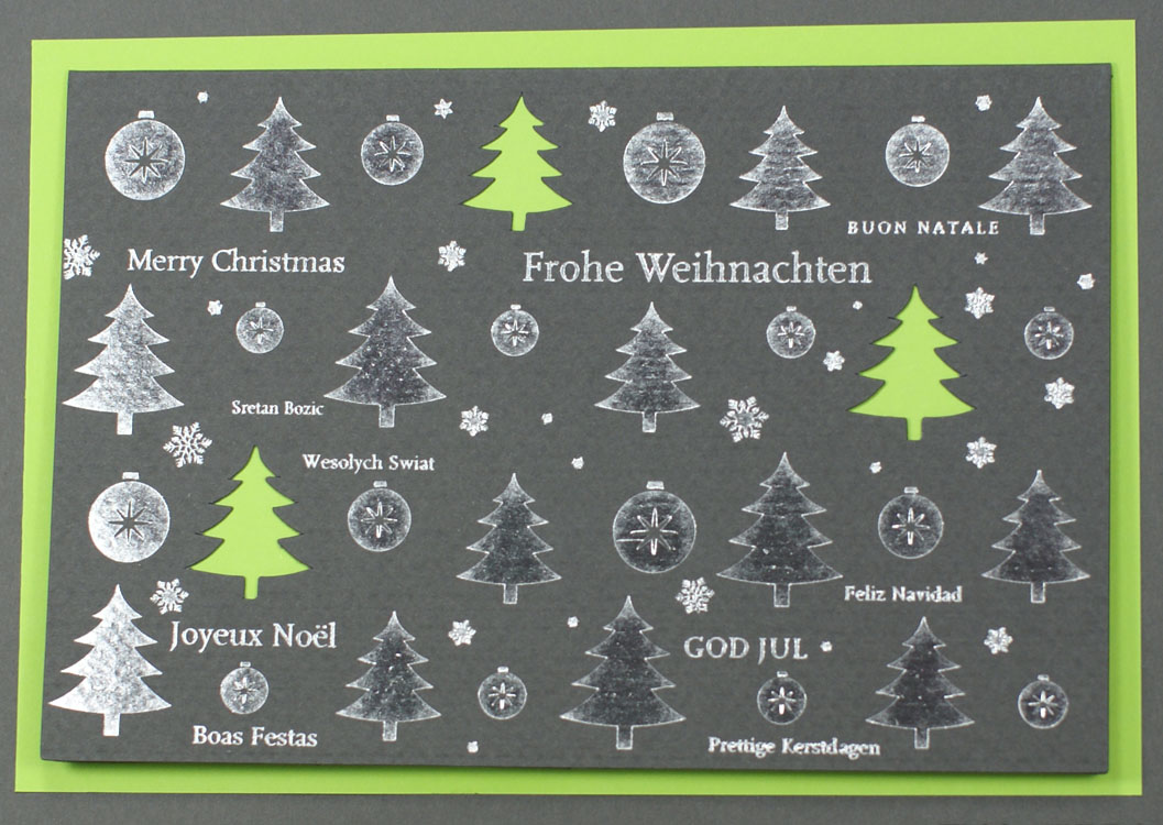 Weihnachtskarte in anthrazit mit grünem Einleger und Weihnachtsbäumen und Kugeln in silber