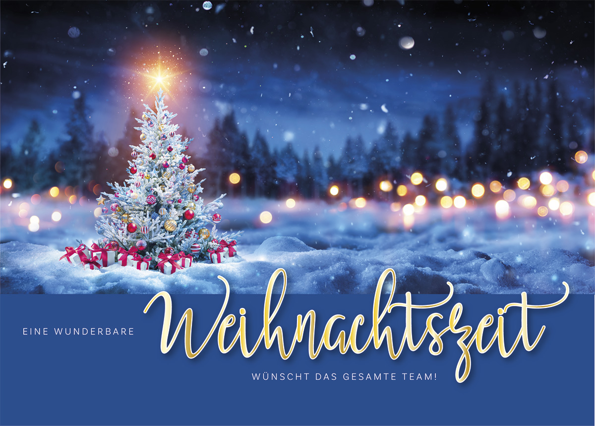 Stimmungsvolle Team-Weihnachtskarte mit festlich geschmücktem Weihnachtsbaum und Geschenken im Schnee