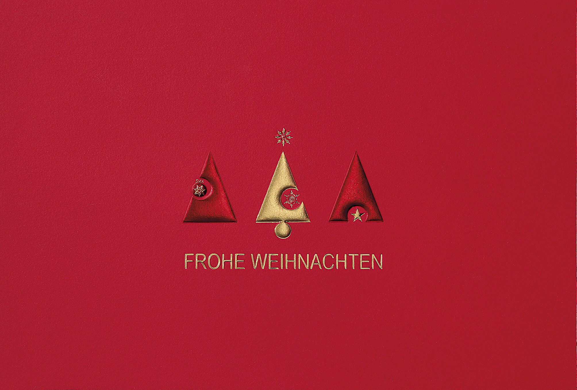 Rote Weihnachtskarte mit goldener und roter Folienprägung von Tannenbäumen und Weihnachtsgruß