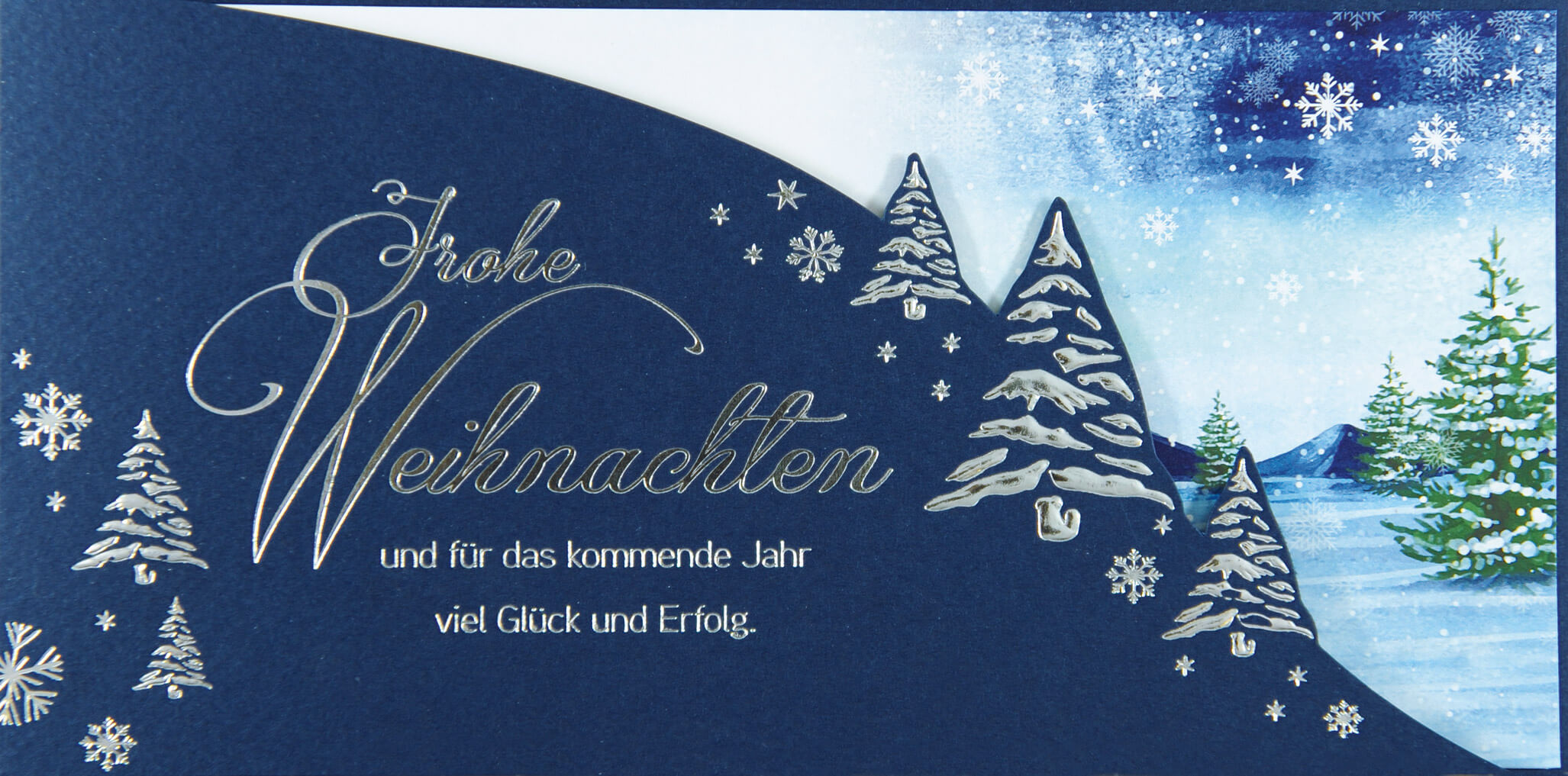 Winterliche Weihnachtsgrußkarte in blau mit Tannenbäumen und Firmenweihnachtsgrüßen