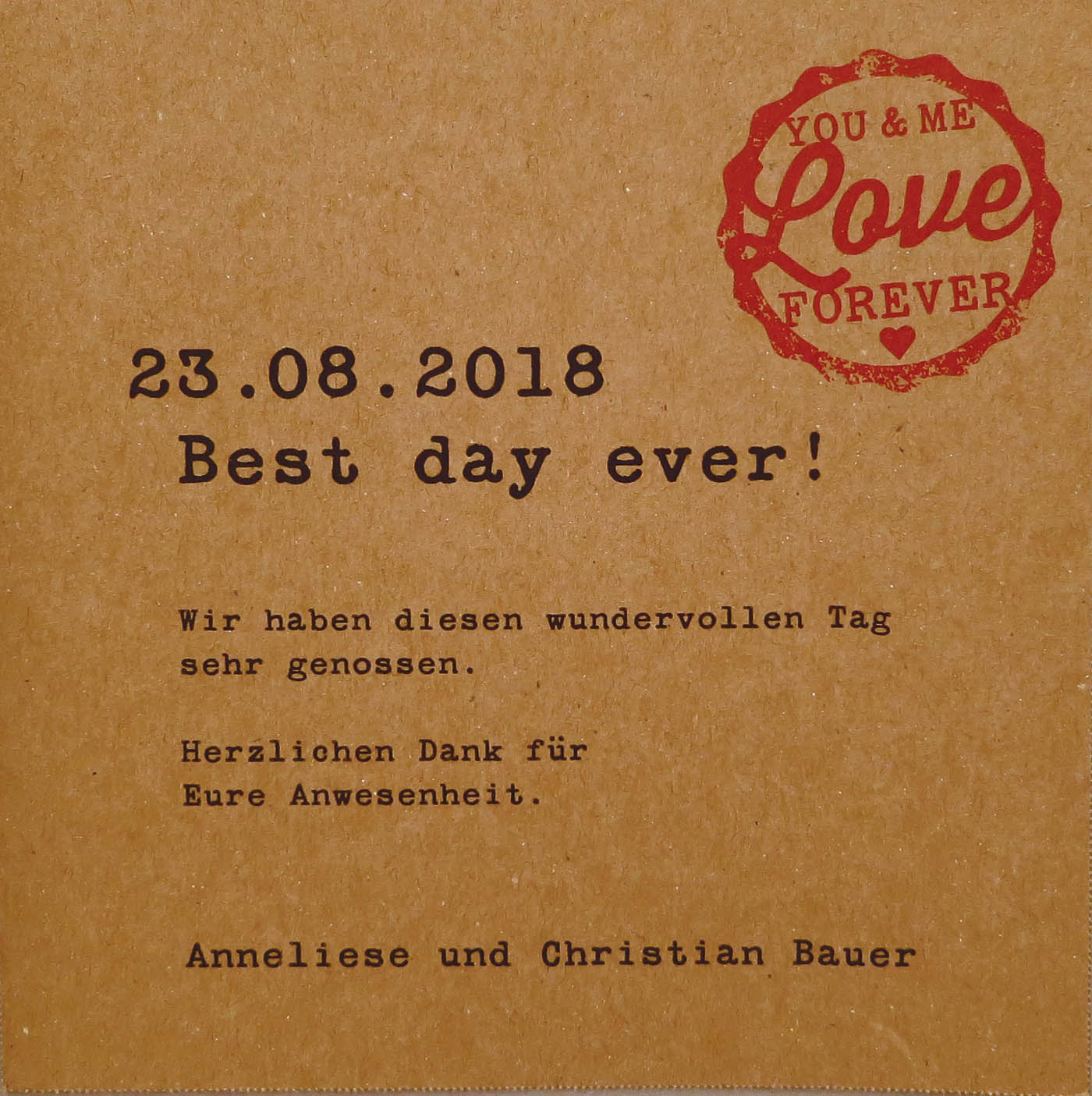 Dankkarte / Save the Date Karte aus braunem recycling Kraftkarton mit rotem Stempel "Love FOREVER"