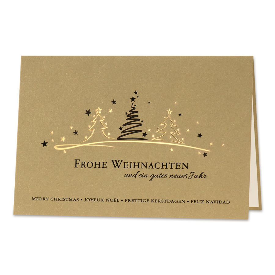 Weihnachtskarte in sandgold mit mehrsprachigem Weihnachtsgruß und drei Tannenbäumen in gold und schwarz