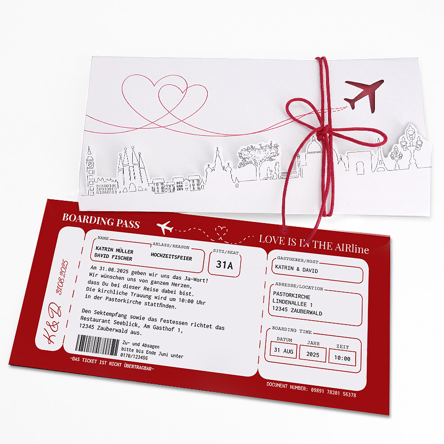 Weiße Hochzeitskarte mit roten Herzen und Schnur im Reisestil mit Boarding Pass im Inneren