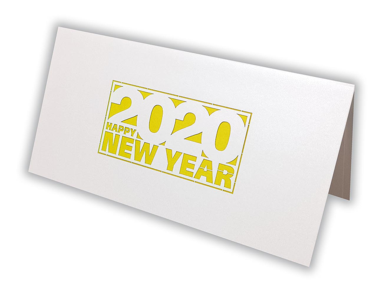 Neujahrskarte Happy New Year aus weißem Metallic-Karton mit Laserstanzung 2020 und gelbem Einlegeblatt