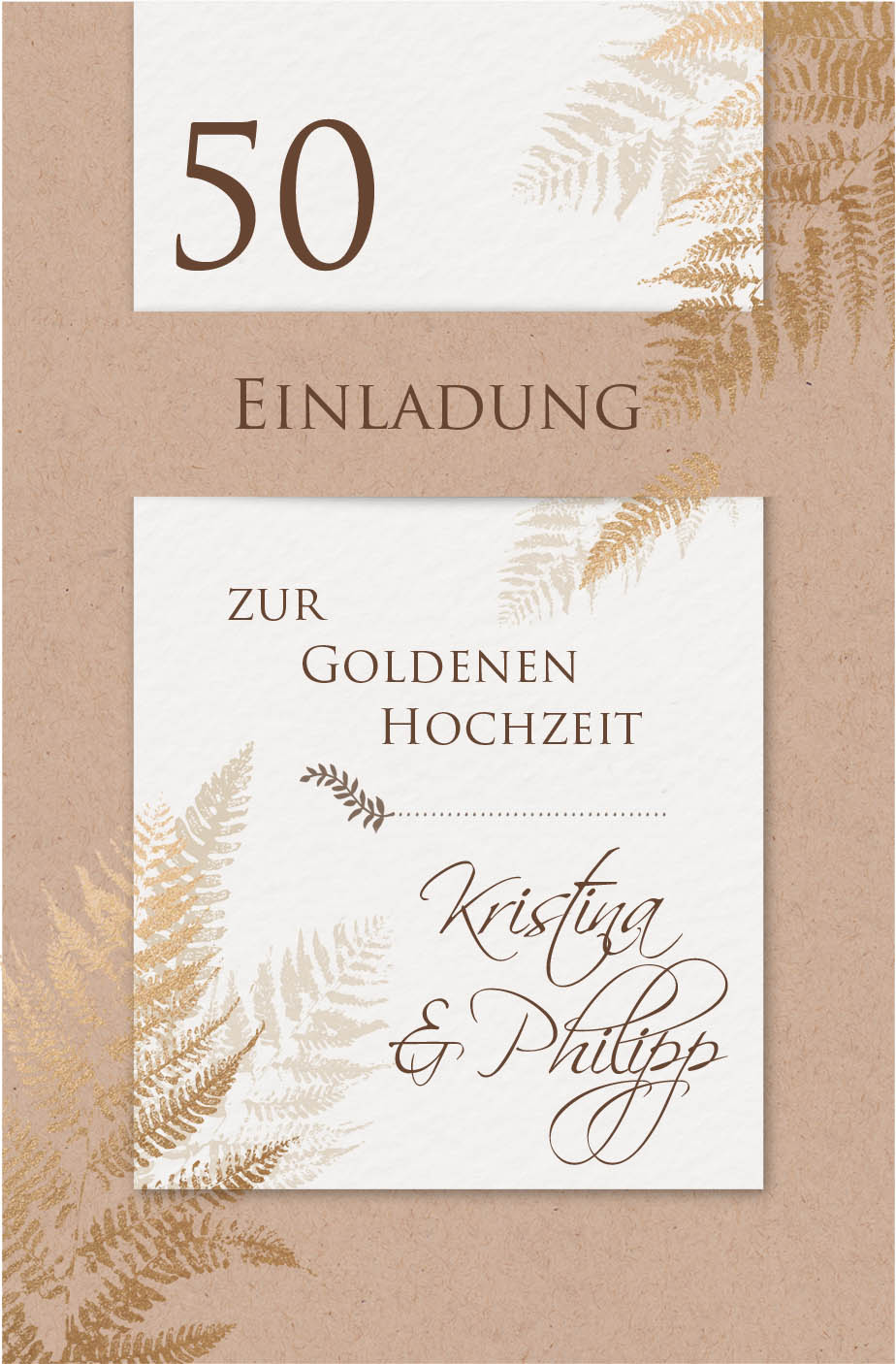 Naturbraune Einladungskarte aus Kraft- und Aquarellkarton mit goldenen Farnen 