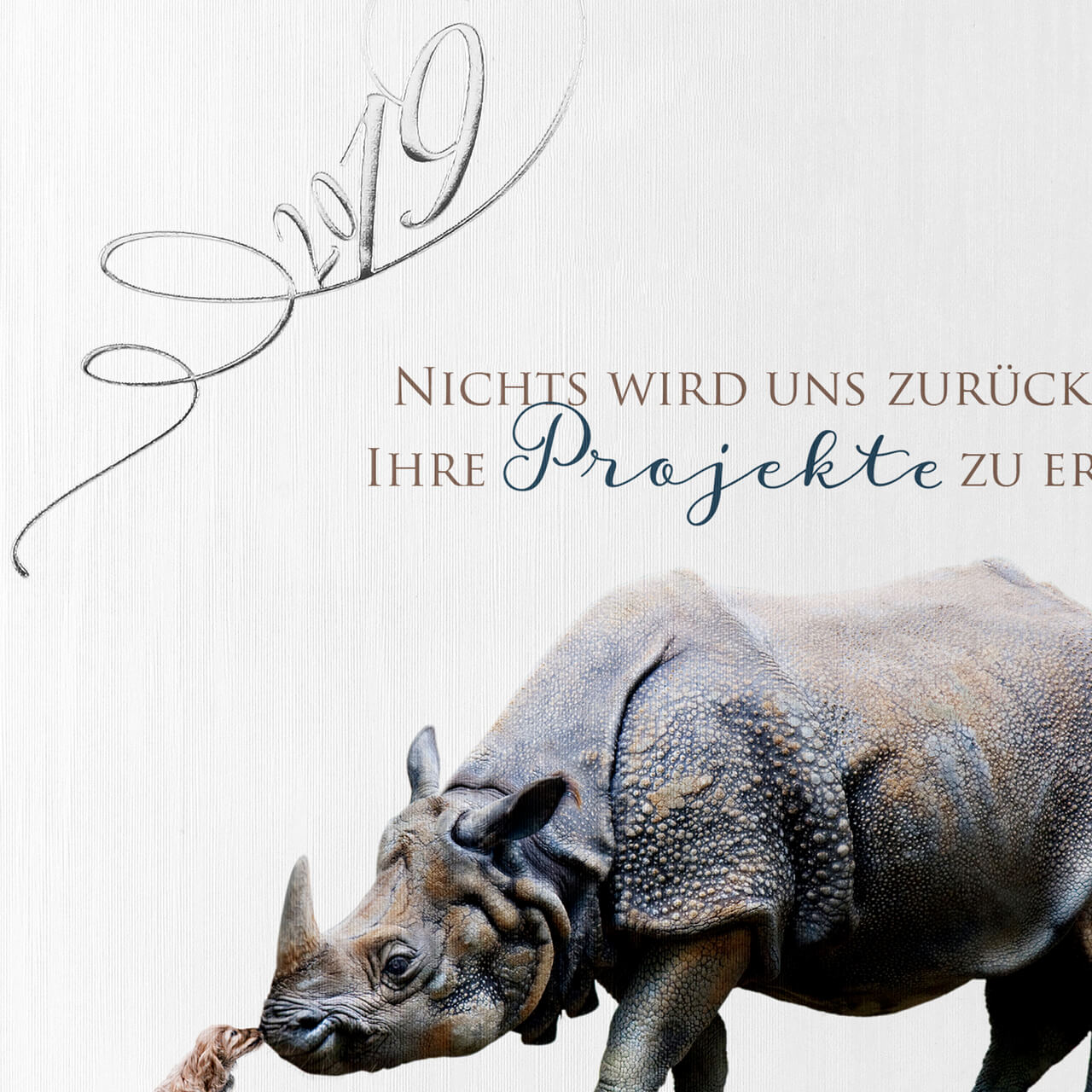 geschäftliche Neujahrs-Grußkarte 2019 als Klappkarte, auf der Vorderseite mit einem kleinem Hund der ein Nashorn küsst