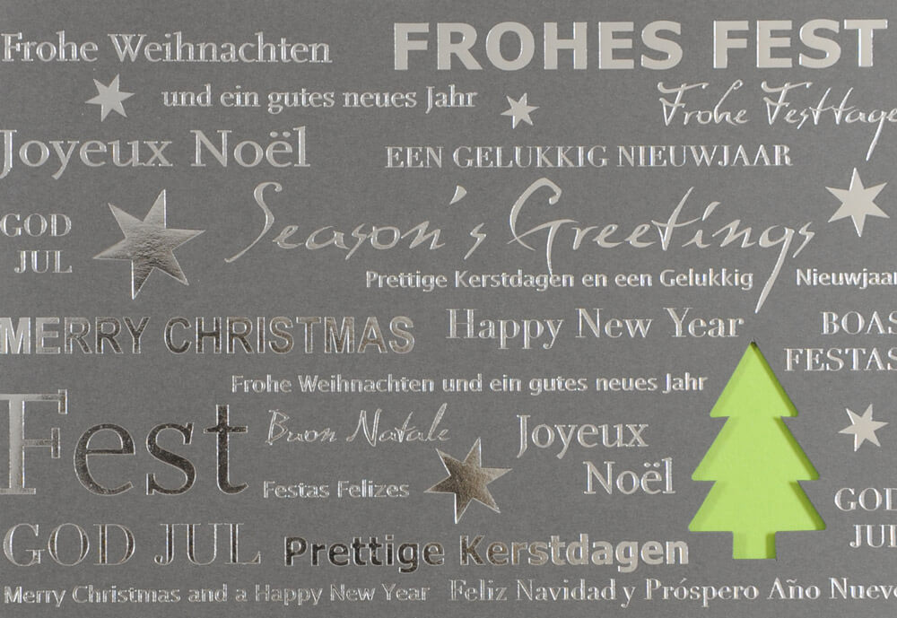 Internationale Weihnachtskarte in grau mit Formstanzung Baum, grünem Einleger und Sternen