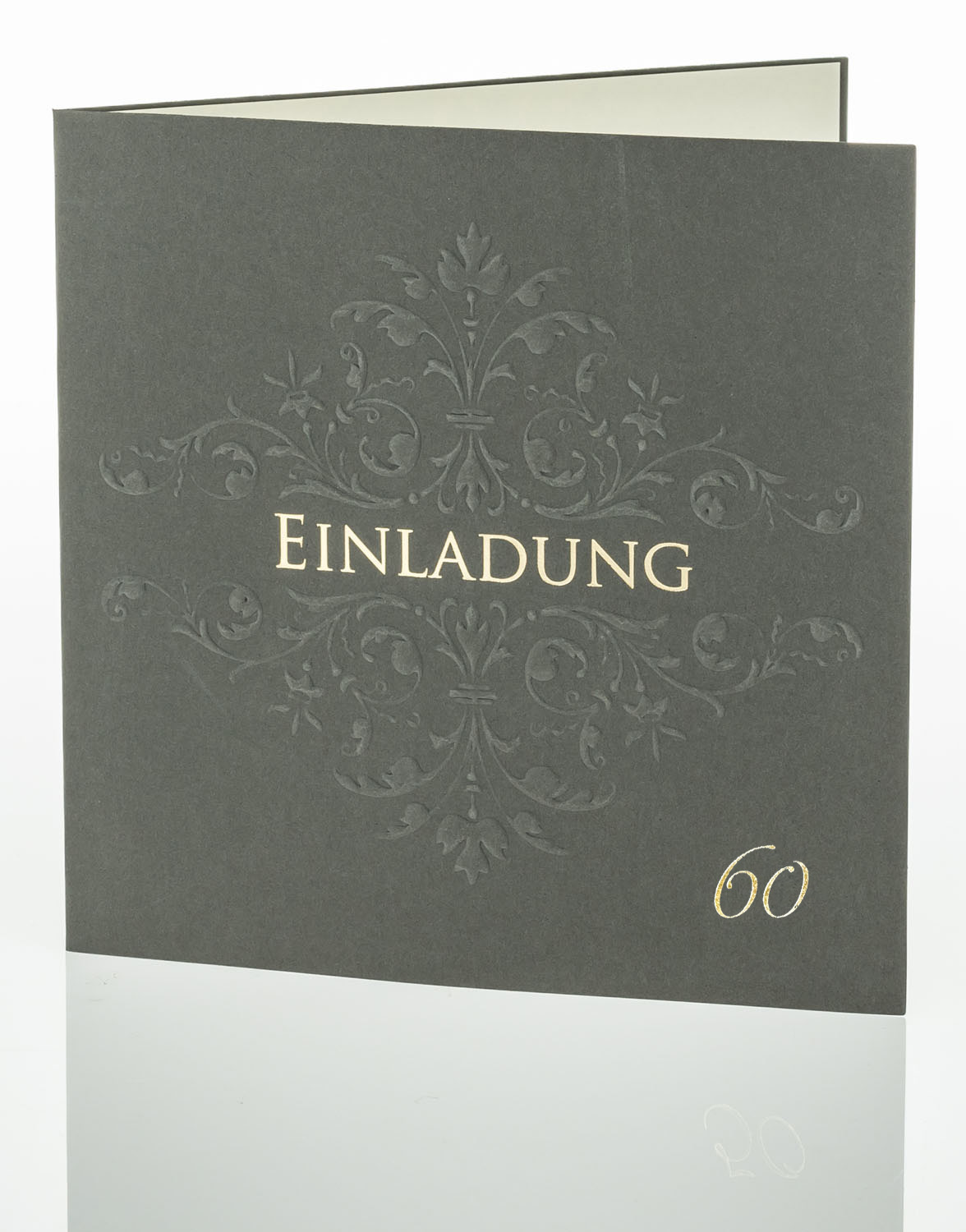 Einladungskarte mit goldener 60, zur Diamantenen-Hochzeit, in grau mit Ornamentprägung und Schriftzug Einladung