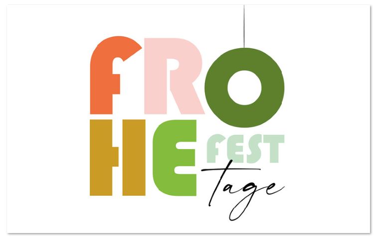 Moderne Weihnachtskarte im typografischen Stil mit Schriftzug "Frohe Festtage" als Klappkarte