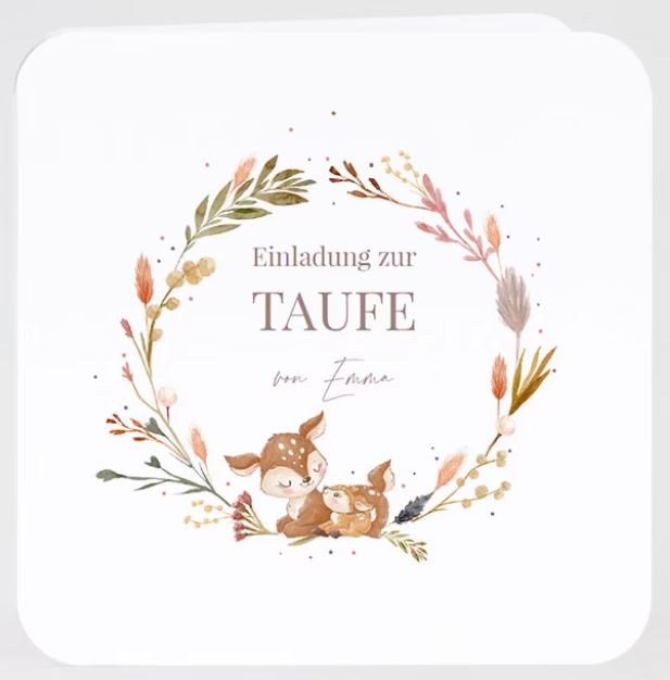 Quadratische Taufkarte mit Trockenblumenkranz und kleinen Bambis sowie eigenem Foto innen