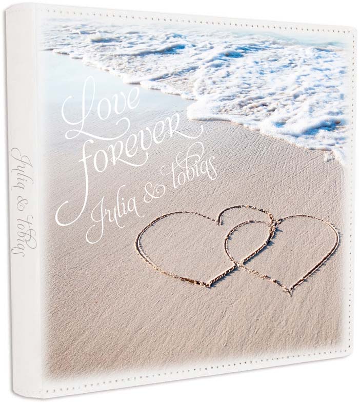 Hochzeits-Fotoalbum in weiß mit maritimen Motivdruck "Herzen im Sandstrand" und Schriftzug "Love forever"