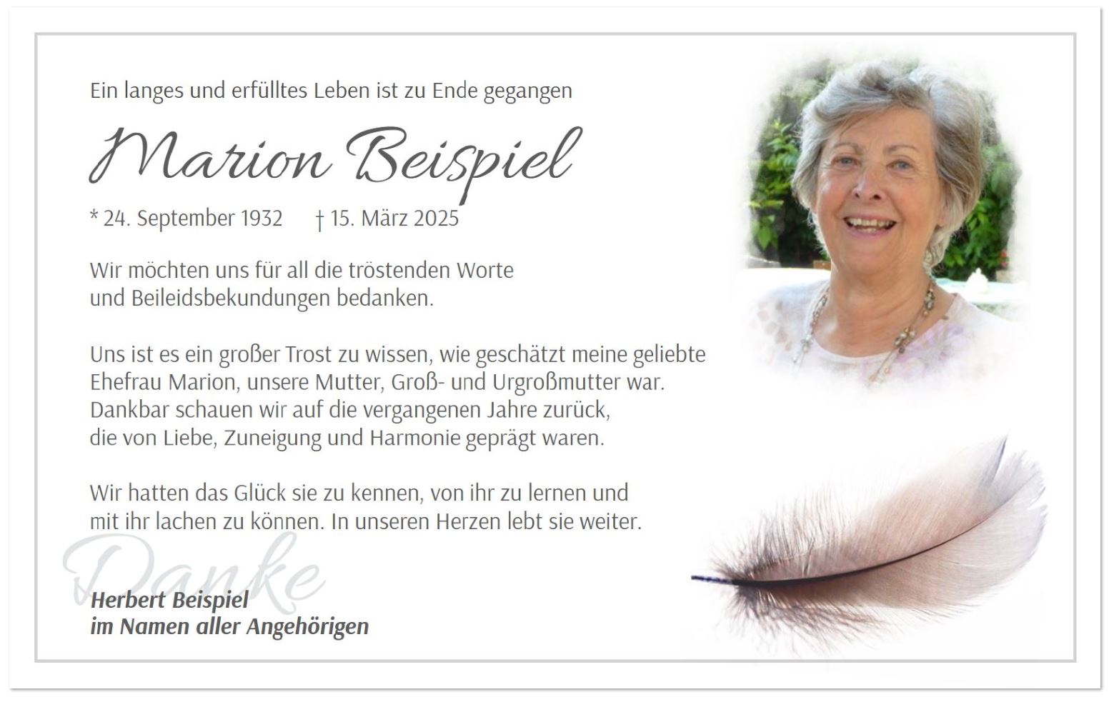 Das Trauermotiv zeigt eine scheinbar zu schwebende Feder, umrahmt von einem dezenten, grauen Trauerrand.