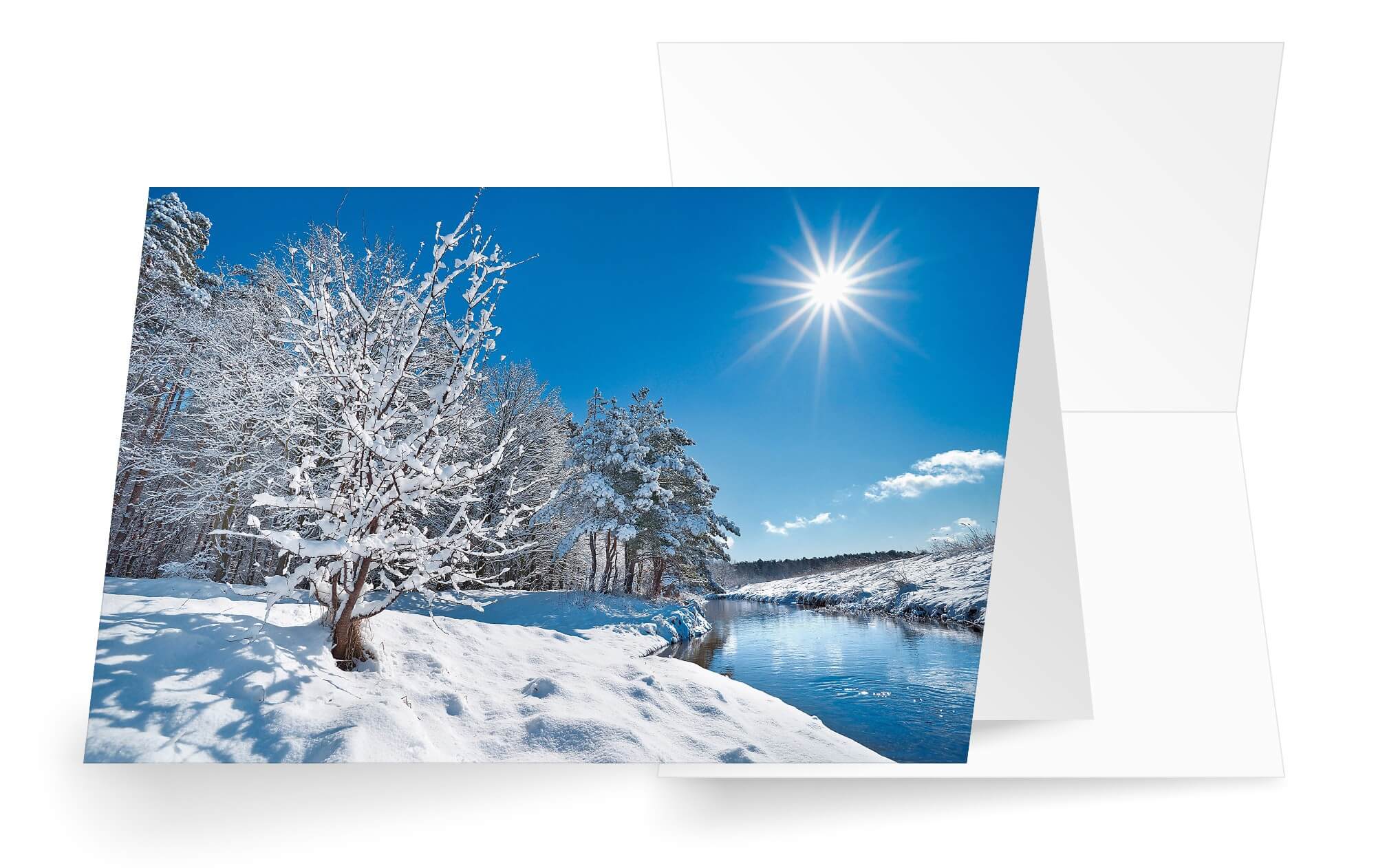 Winterliche Weihnachtskarte ohne Weihnachtsgruß mit verschneiter Flusslandschaft